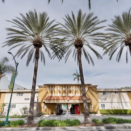 Americas Best Value Inn & Suites Anaheim Exterior photo